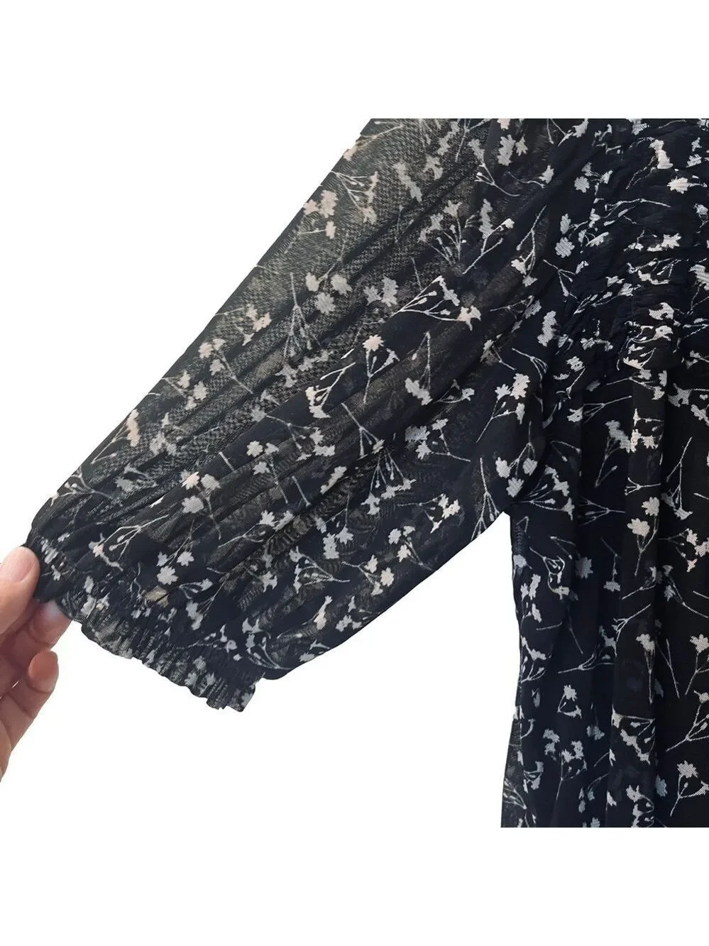 Rose + Olive Women's Black White Shirt Top Blouse Polyester Size: Medium
